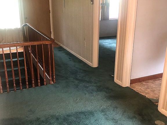 3rd image of 2411 Oakview Dr
