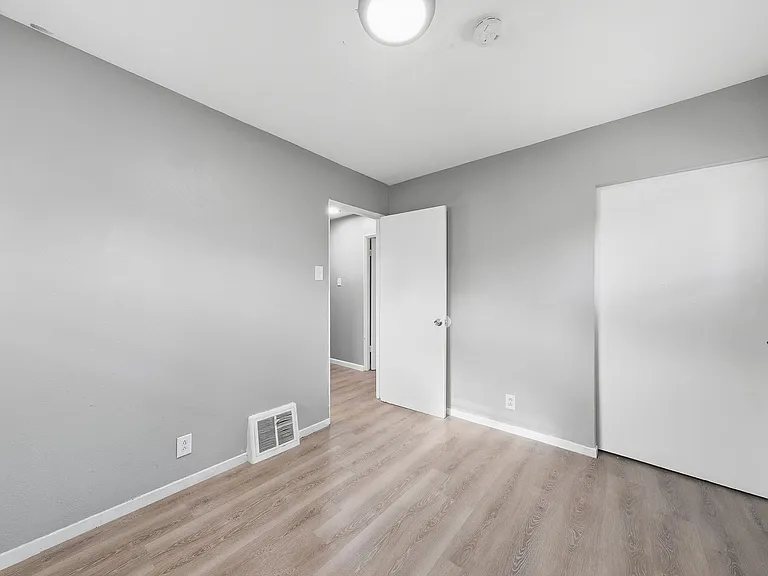 237 Grampian Rd — Photo 19