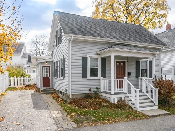 4 Willow St, Natick, MA 01760