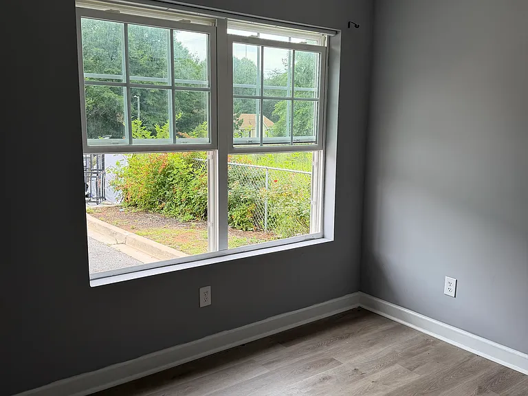102 Mazen Cir #102 — Photo 9