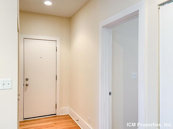 5th image of 1849 W Cornelia Ave #1