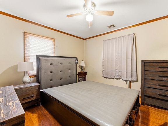 5th image of 339 Oakwood Ave