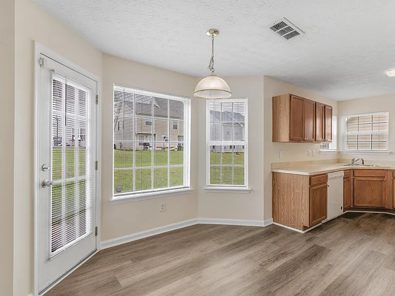 310 Sarasota Ln — Photo 15