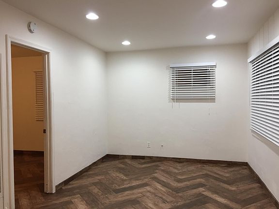 4th image of 725 Queenstown Ct APT A