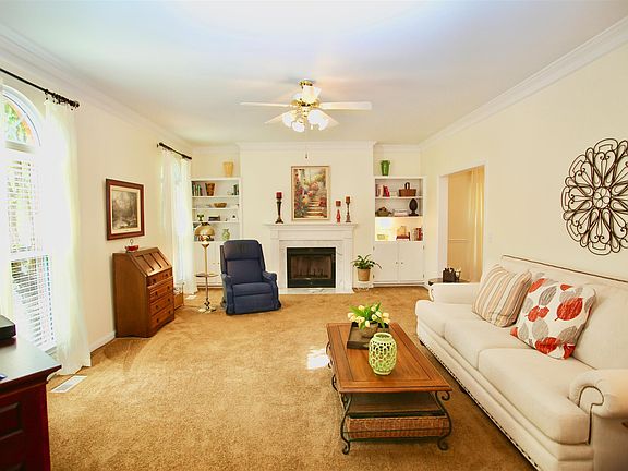 2nd image of 1618 Wellington Grn