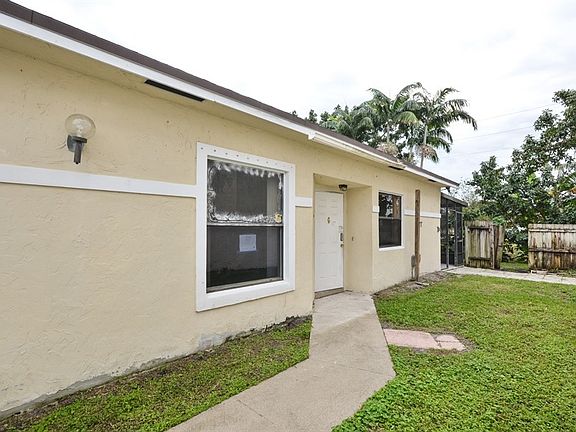 3rd image of 138 Tara Lakes Dr W