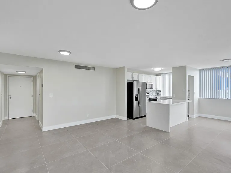 4222 Inverrary Blvd — Photo 9
