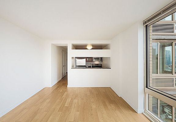 5th image of 260 W 54th St APT 21B
