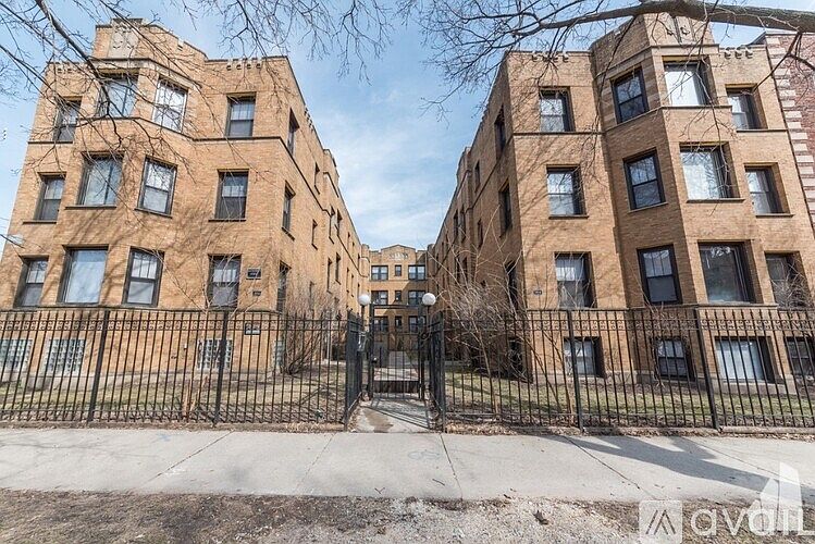 1st image of 5945 N Paulina St #2