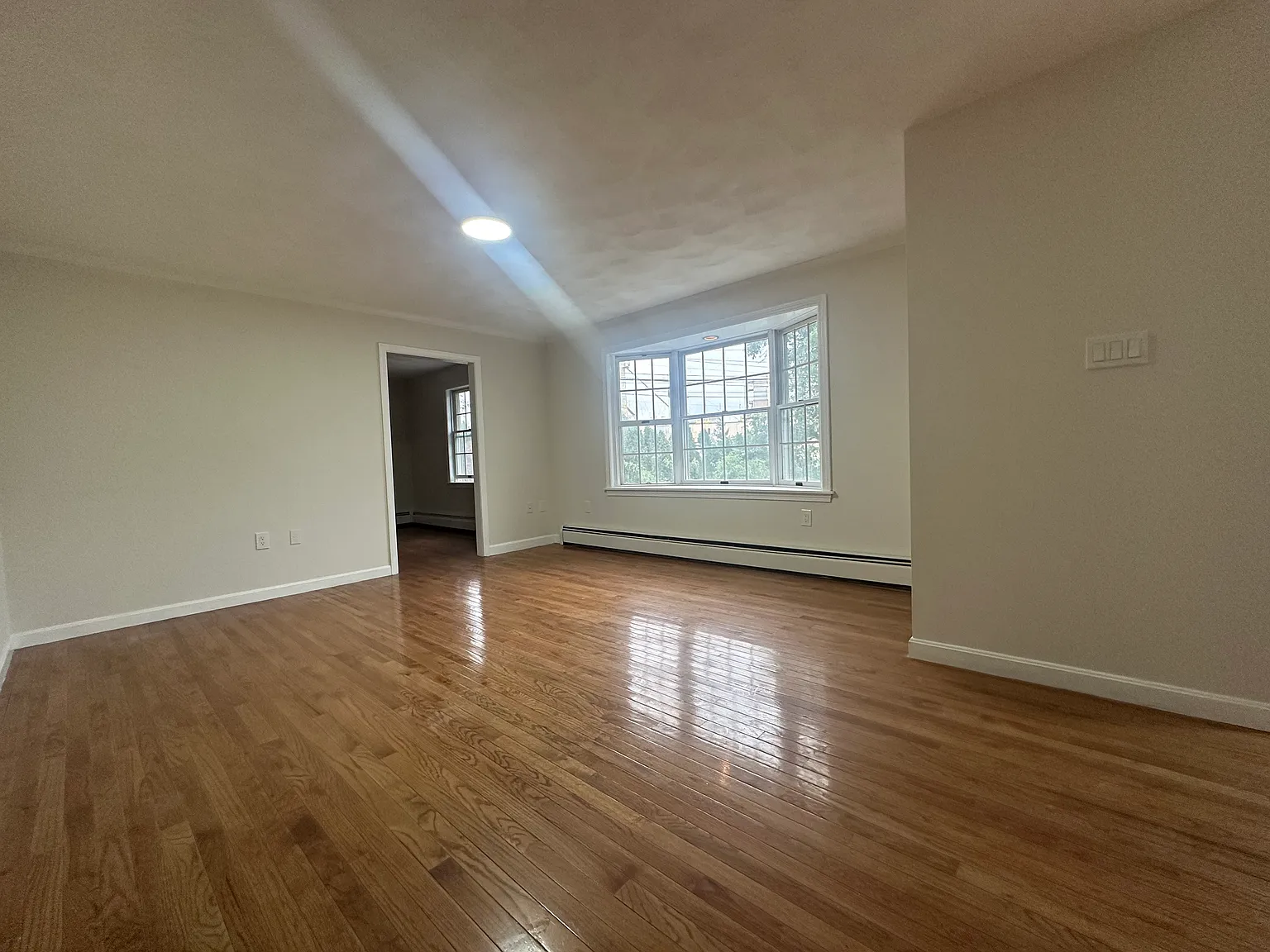 4 bed, 2.5 bath, 2000 sqft, $3,800 — Photo 3