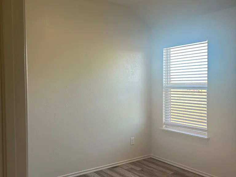 1211 SW Oklahoma Ave — Photo 9