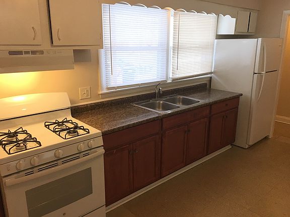 3rd image of 1313 Broadway Ave