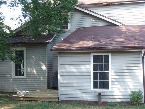 3rd image of 216-16 E Main St