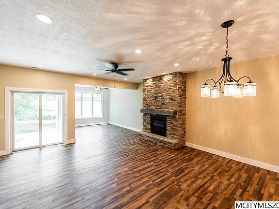 2nd image of 203 Sterling Dr