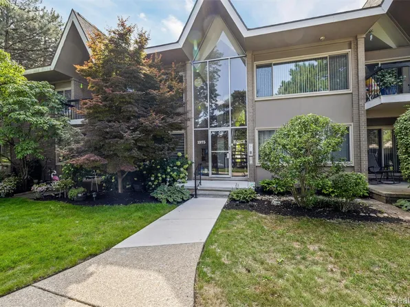 1975 Klingensmith Rd Unit 25, Bloomfield Hills, MI 48302