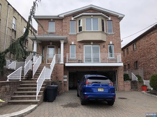 751 Kingsland Ave, Ridgefield, NJ 07657