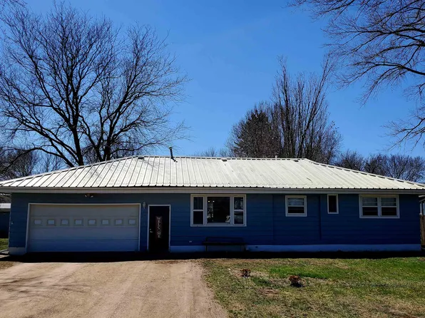314 1st St NW, Fostoria, IA 51340