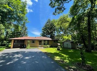 41 Riverside Dr, Yorkville, IL 60560