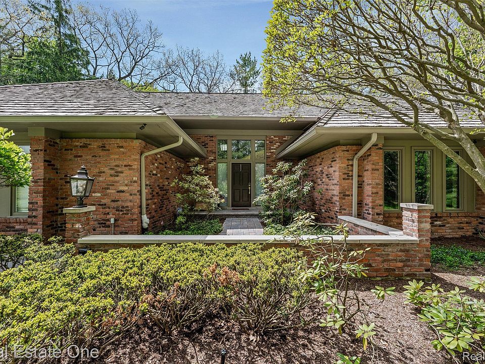 1st image of 901 Bloomfield Club Ct