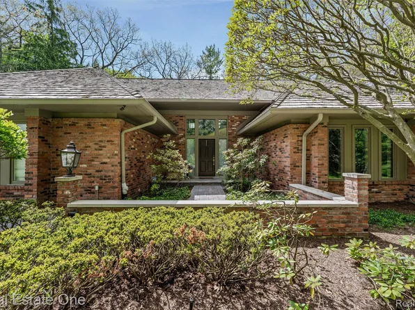 901 Bloomfield Club Ct, Bloomfield Hills, MI 48301