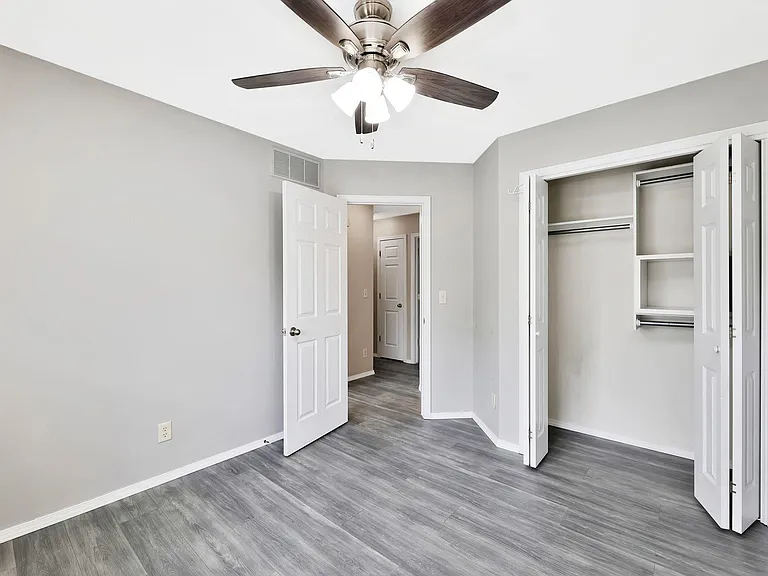 4923 Farmstead Ct — Photo 25