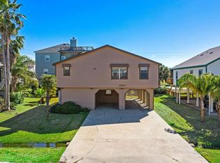 13827 San Domingo Dr, Galveston, TX 77554