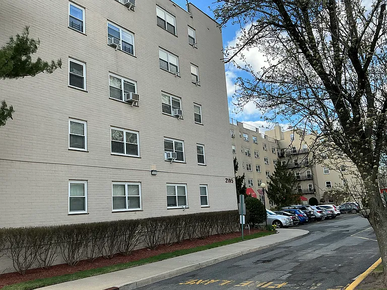 2195 N Central Rd #5A — Photo 2