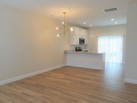 4th image of 228 Lincoln Dr