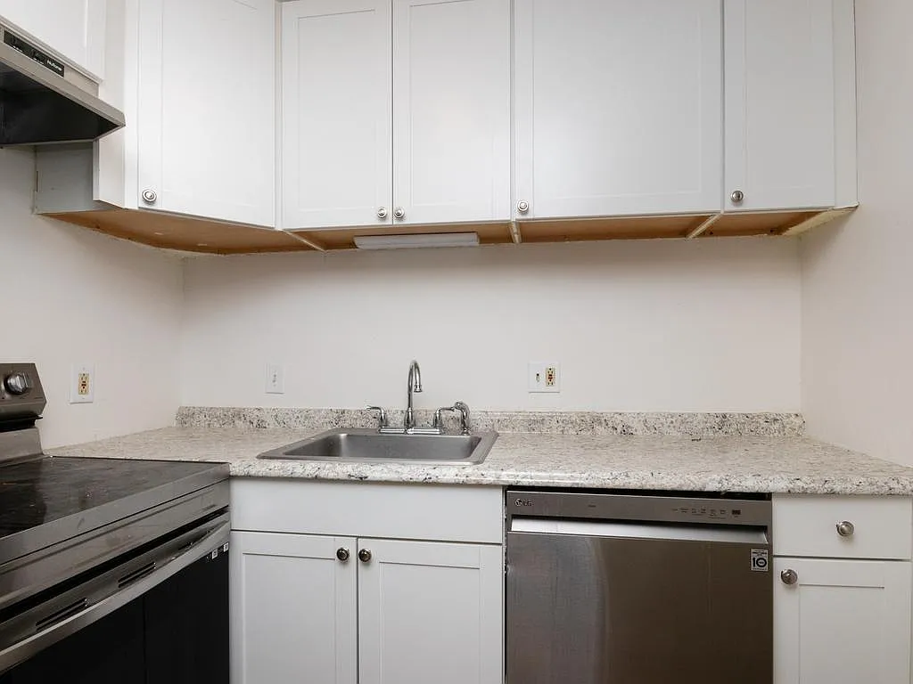 2 bed, 1000 sqft, $2,600 — Photo 3