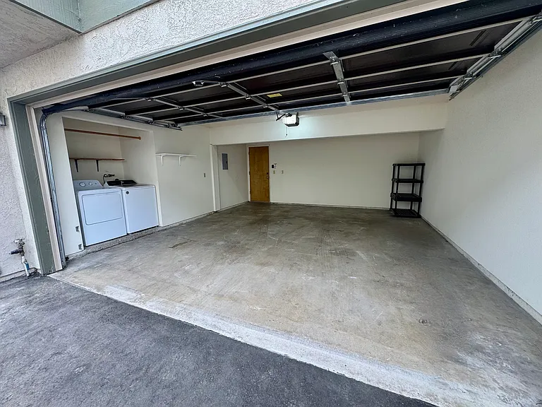 1348 Mentone Ave #C — Photo 10