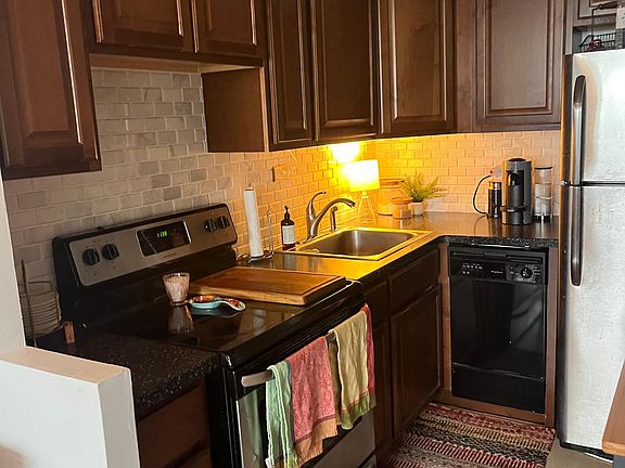 5th image of 88 W Schiller St APT 1705