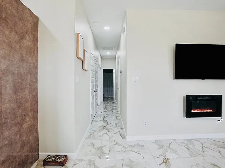 505 N Emerald Ave #4 — Photo 6