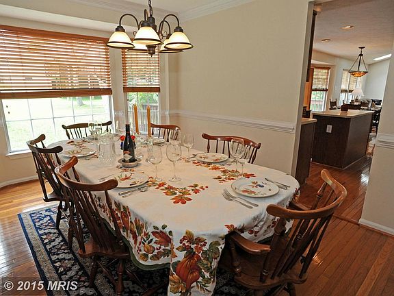 Dining Room w/Chair