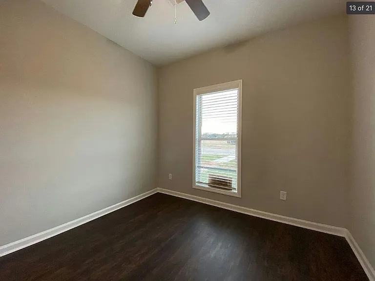 6132 Burbank Crossing Loop — Photo 10
