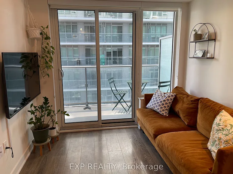 195 Redpath Ave #2015 — Photo 9