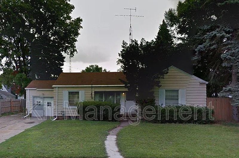 1st image of 3750 Sherbrooke Rd