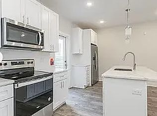 4th image of 1829 E Sergeant St #11578004
