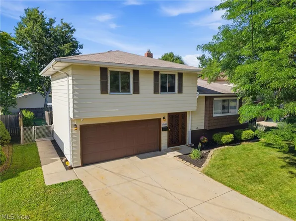 13610 Starlite Dr, Brookpark, OH 44142