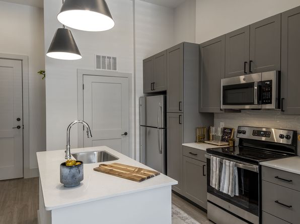 4850 Rouzan Square Ave #201