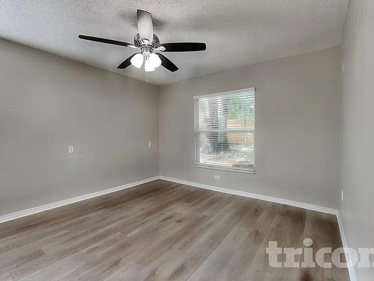 2415 Woody Trace Ln — Photo 9