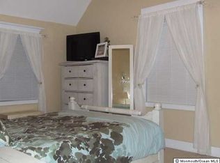 502 Clinton Ave, Belford, NJ 07718