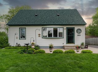 1909 Hazelwood St, Saint Paul, MN 55109