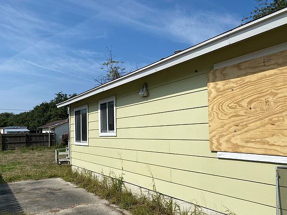 2nd image of 901 N Terry St