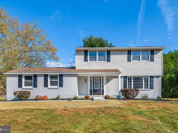 8 Denton Dr, Glenmoore, PA 19343