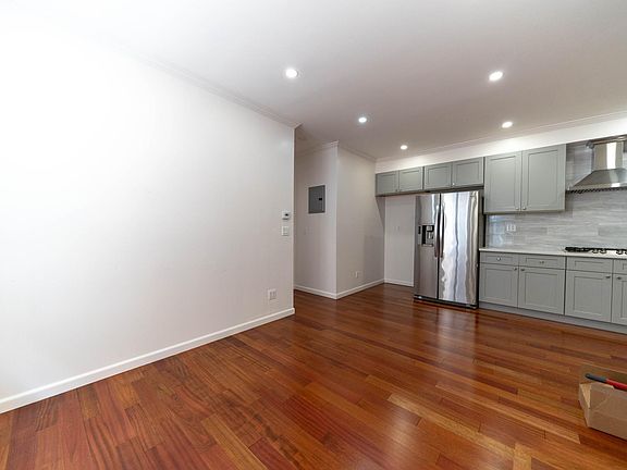 4th image of 2035 76th St APT 1R