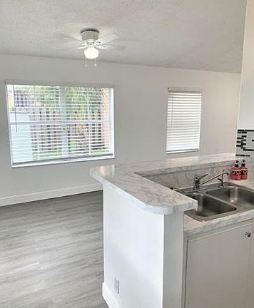 3rd image of 8414 SW 42nd Ct