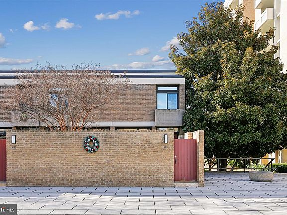 3rd image of 431 N St SW