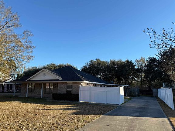 4th image of 1010 Rebecca Ln