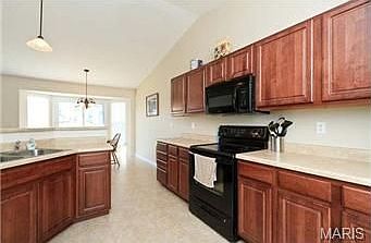 3rd image of 168 Cuivre River Dr