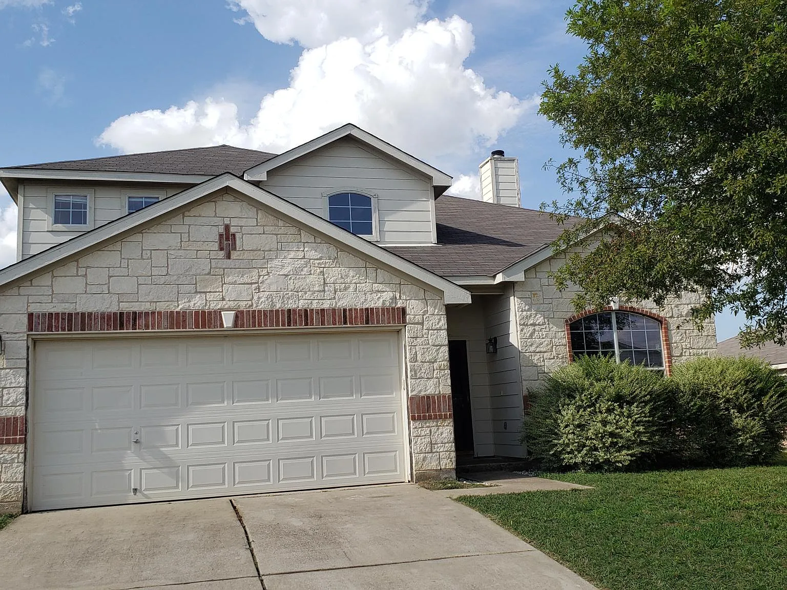 3 bed, 2.5 bath, 2320 sqft, $1,795 — Photo 2
